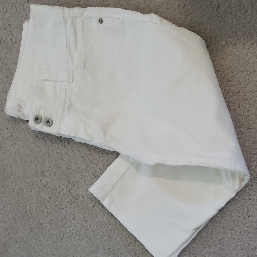 White jean capri pants